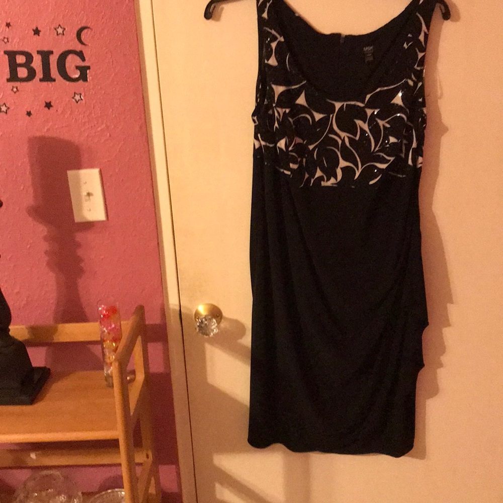 Dress - Picture 3 of 5